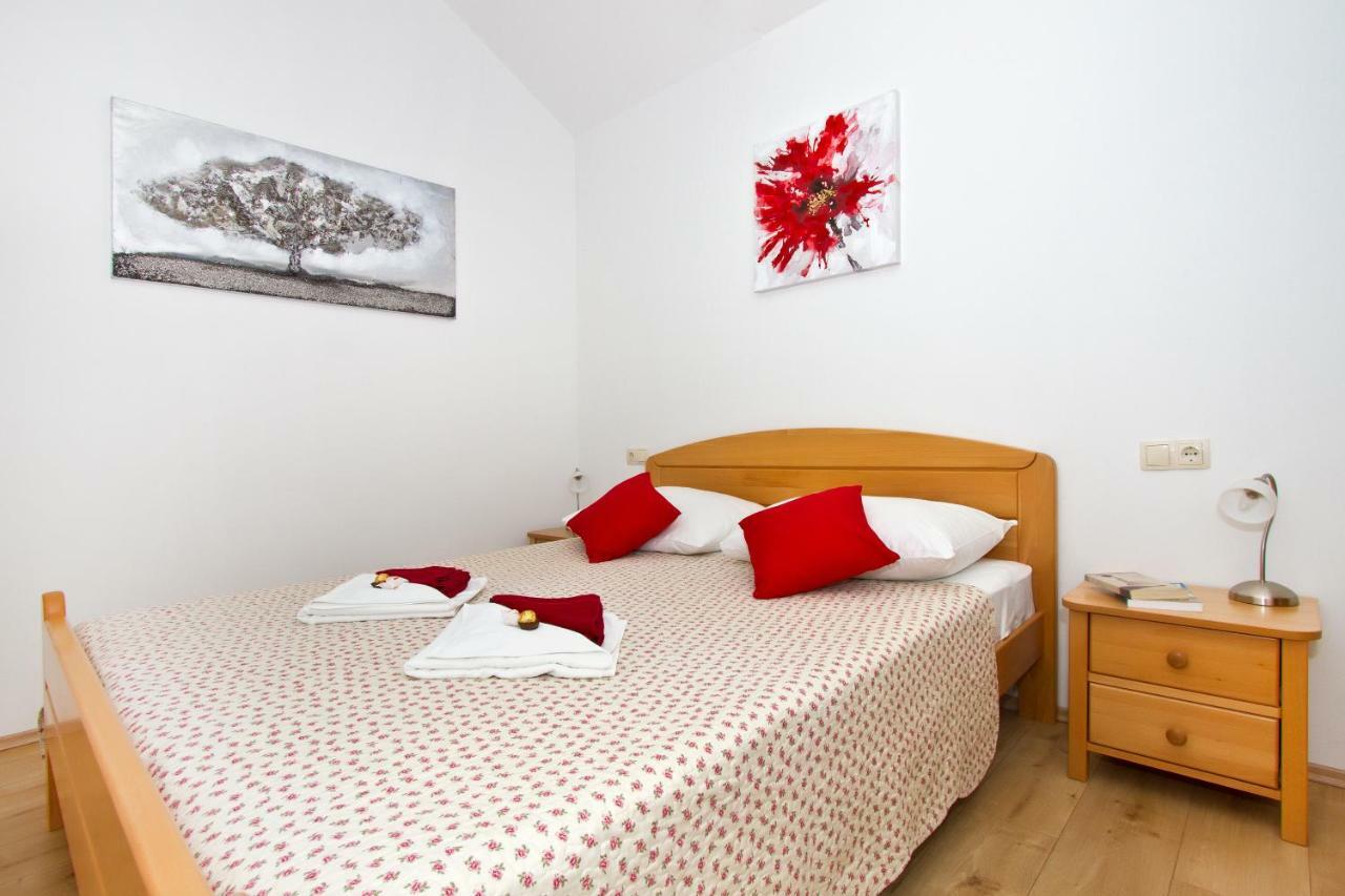 Villa Omis Michy - Family House For Big And Small Groups Bagian luar foto