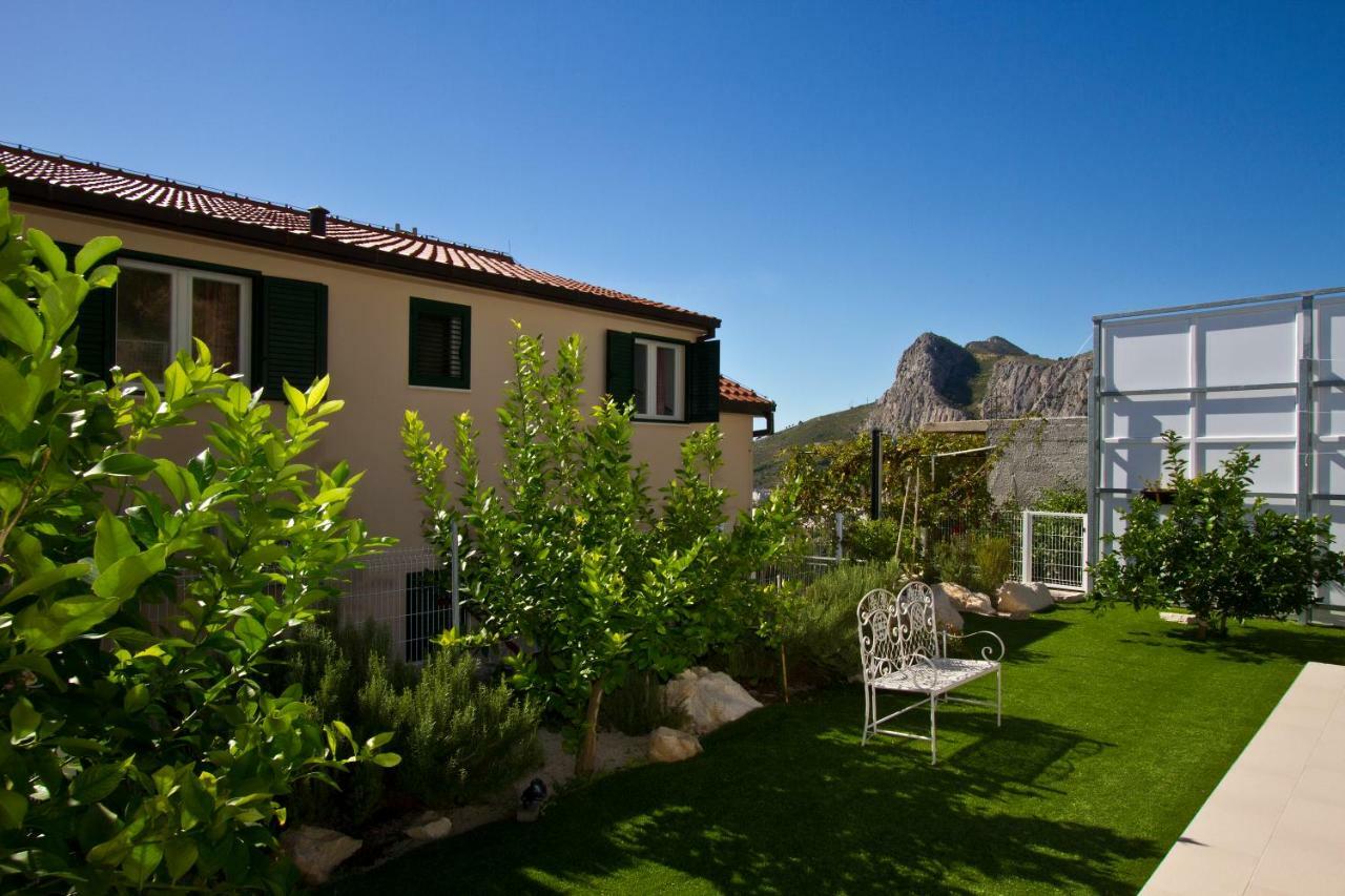 Villa Omis Michy - Family House For Big And Small Groups Bagian luar foto