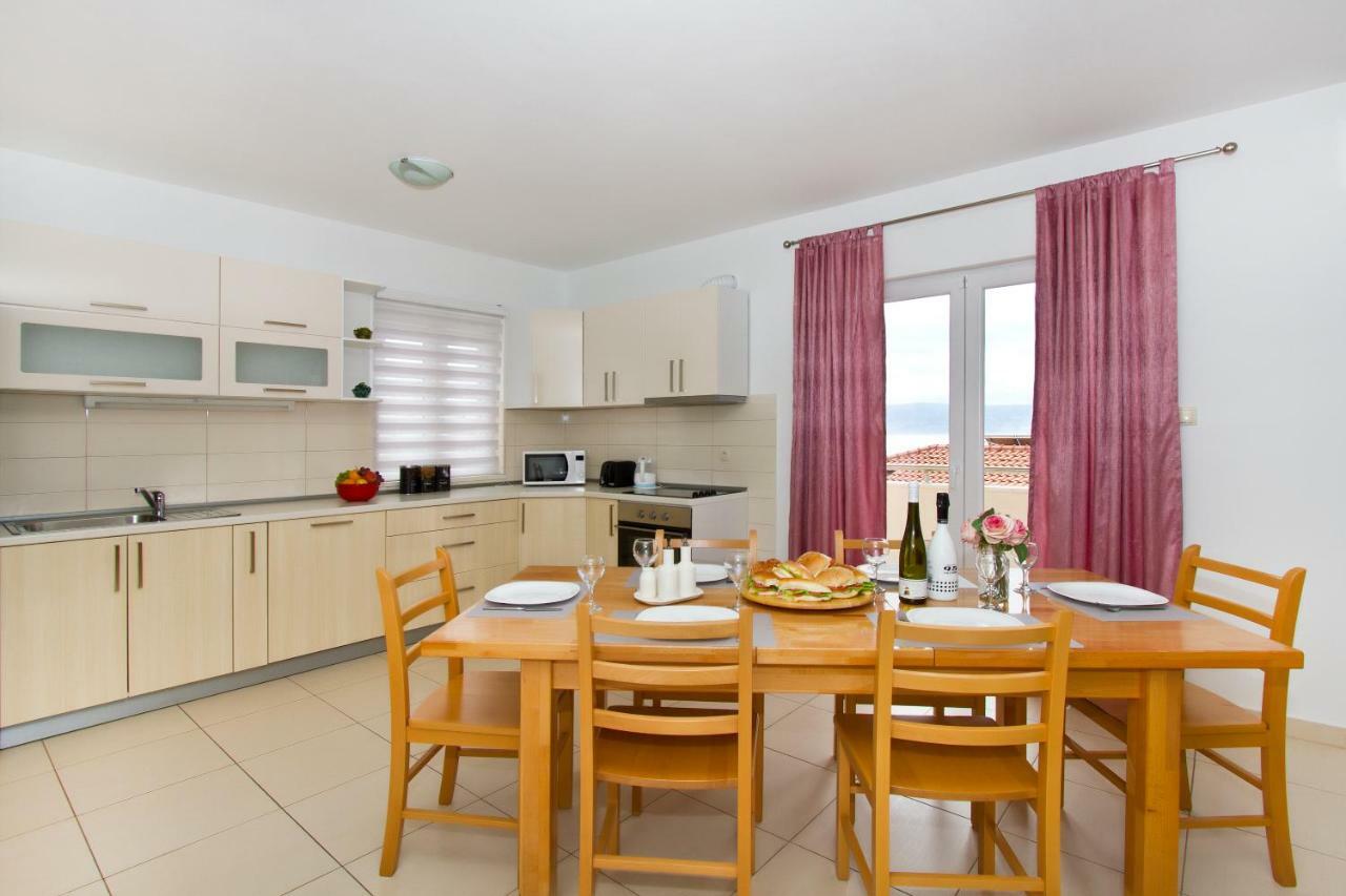 Villa Omis Michy - Family House For Big And Small Groups Bagian luar foto