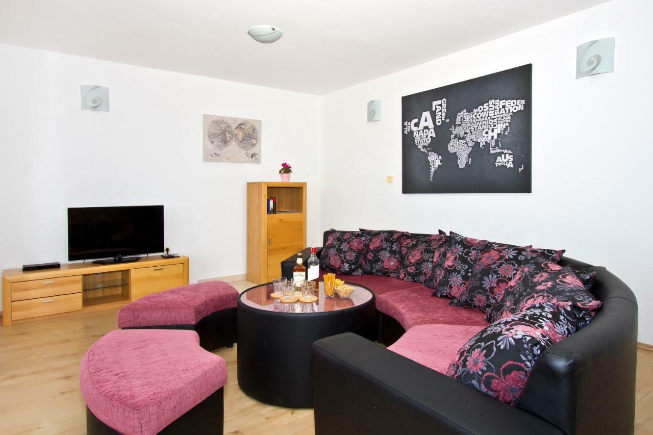 Villa Omis Michy - Family House For Big And Small Groups Bagian luar foto