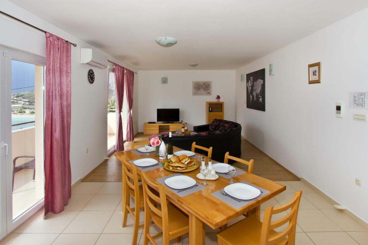 Villa Omis Michy - Family House For Big And Small Groups Bagian luar foto