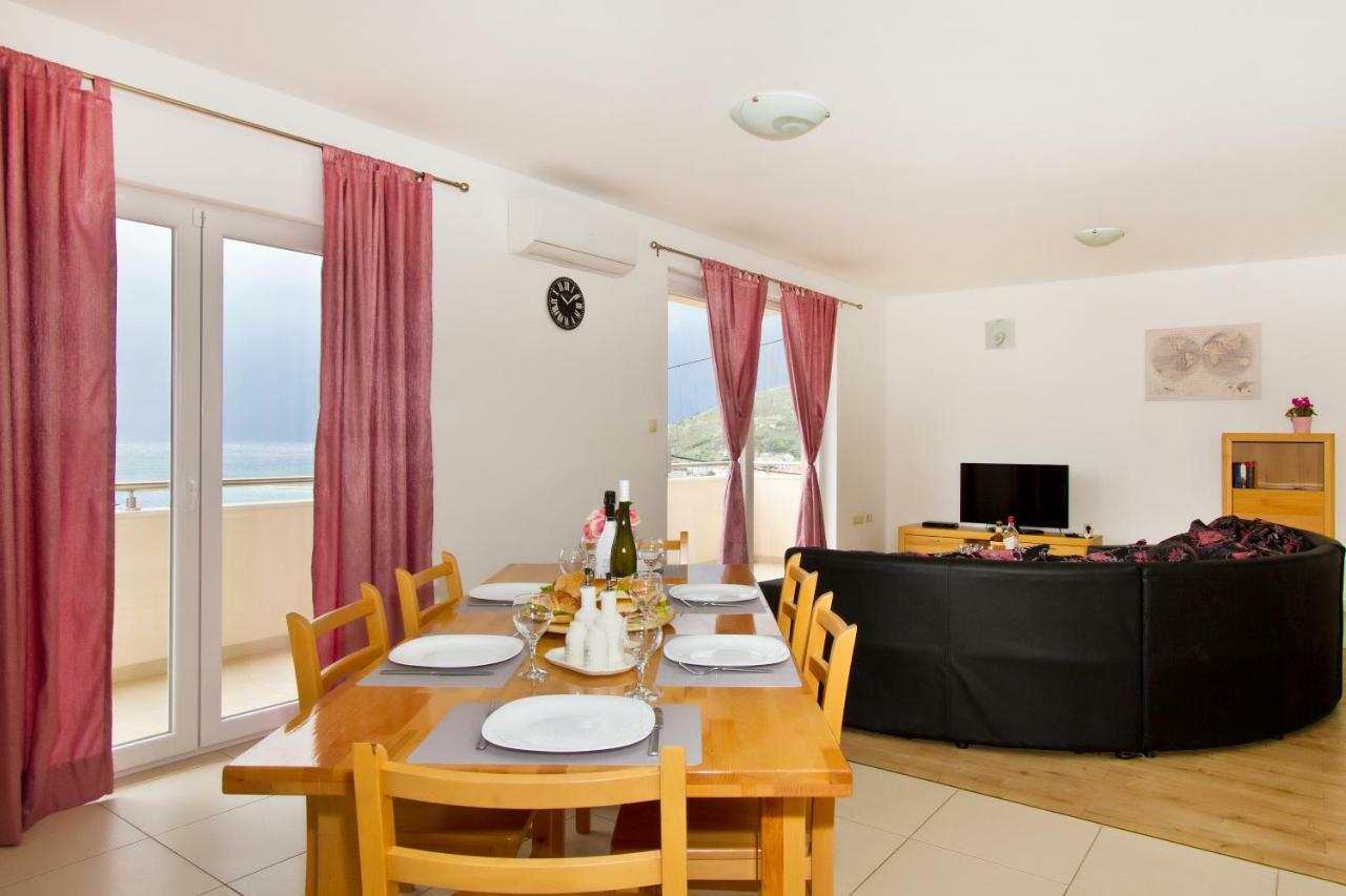 Villa Omis Michy - Family House For Big And Small Groups Bagian luar foto