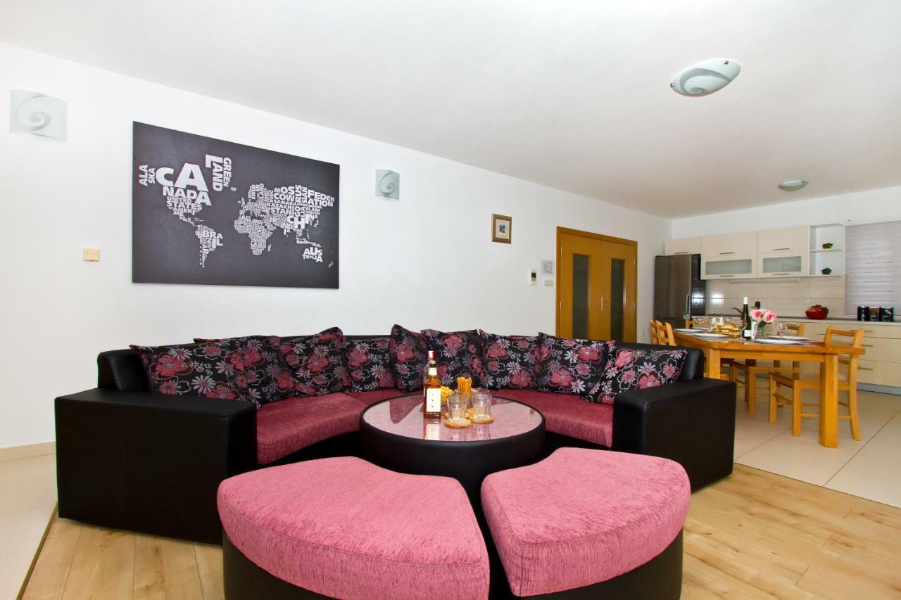 Villa Omis Michy - Family House For Big And Small Groups Bagian luar foto