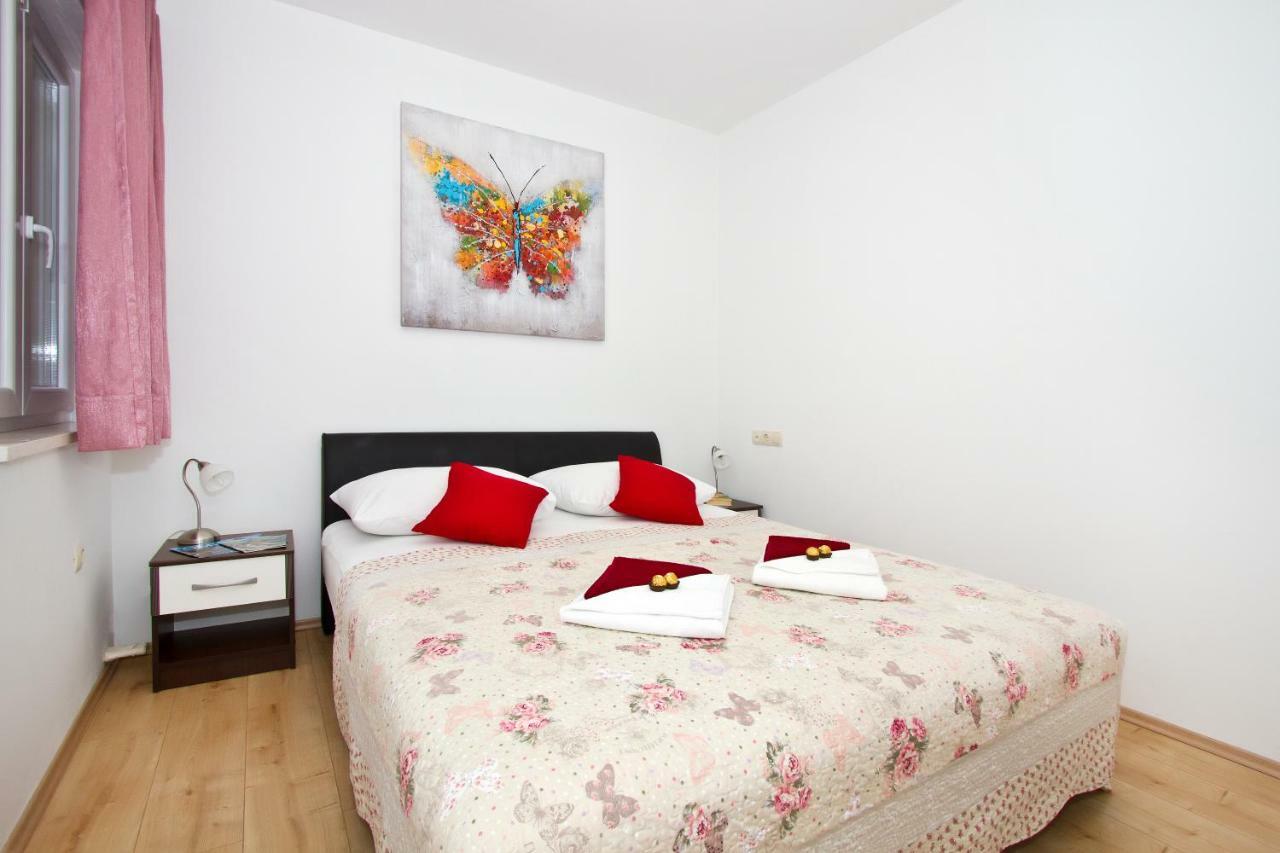 Villa Omis Michy - Family House For Big And Small Groups Bagian luar foto