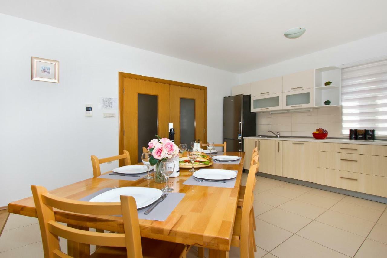 Villa Omis Michy - Family House For Big And Small Groups Bagian luar foto